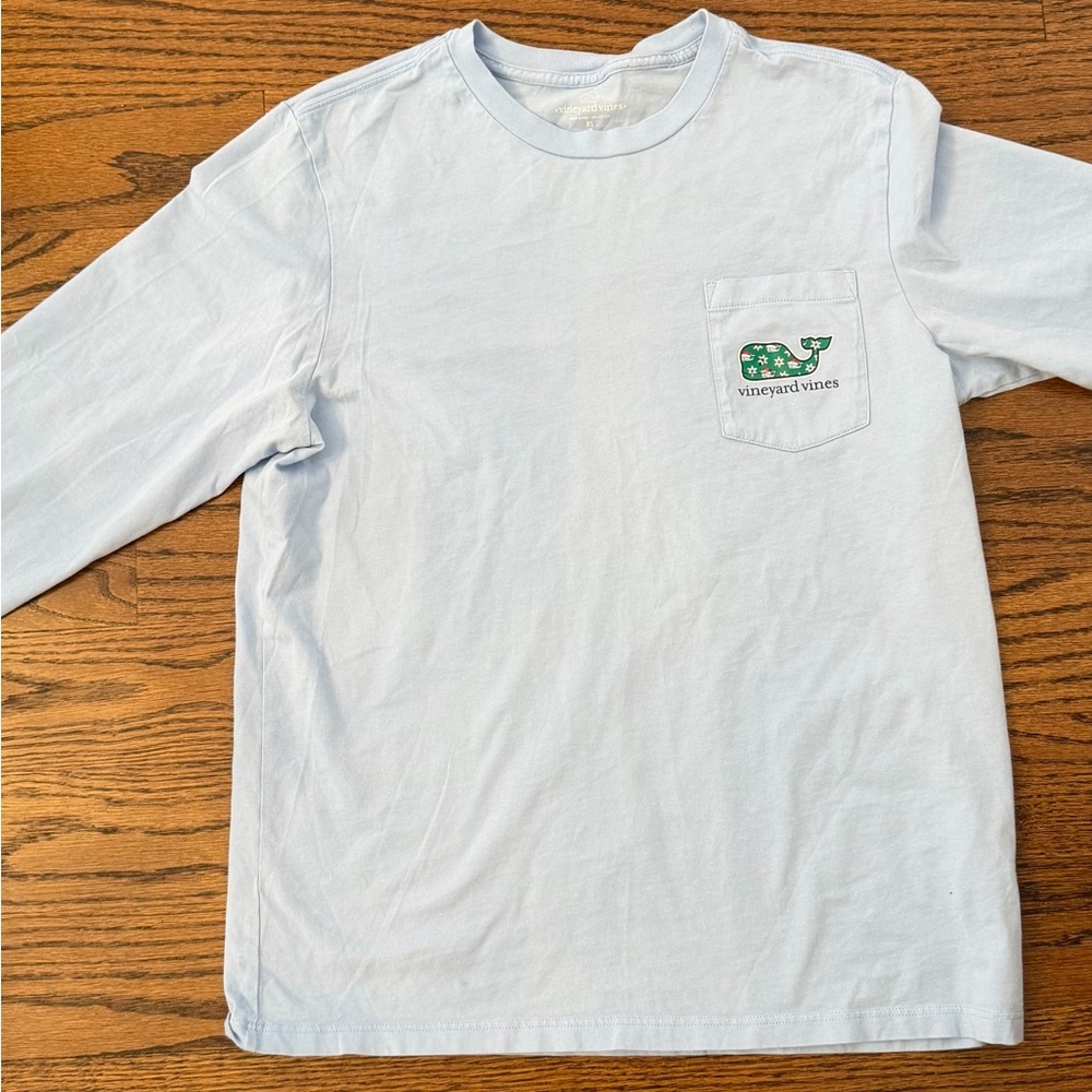 Gotta love some Holiday Whales- Vinyard Vines Boys Holiday Long Sleeve T Sz XL